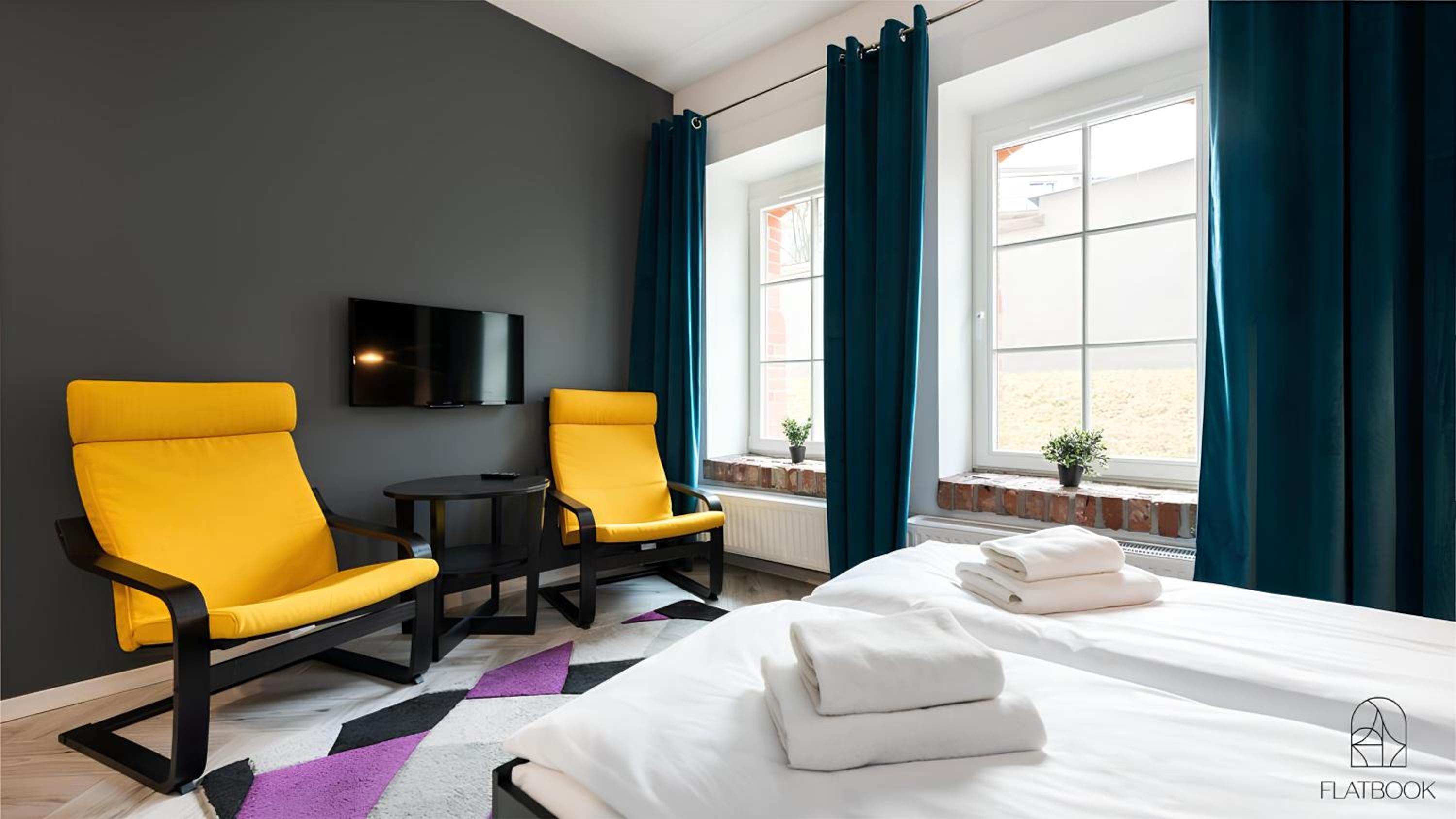 Flatbook - City Center Apartments Waterlane Vintage with Gym