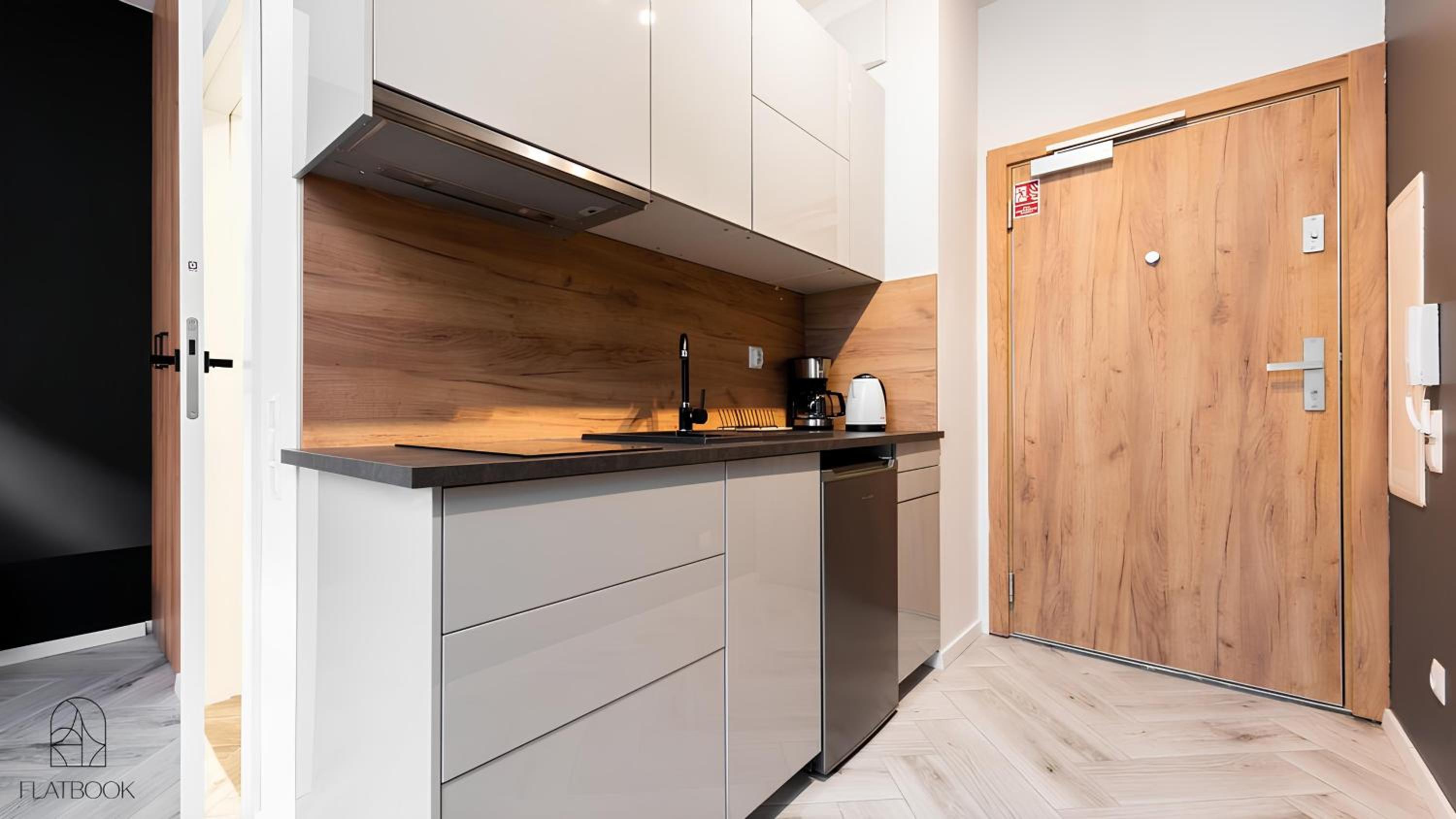 Flatbook - City Center Apartments Waterlane Vintage with Gym