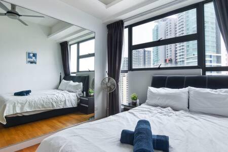 A Lux & Modern High Floor 3BR Apt at Bukit Bintang