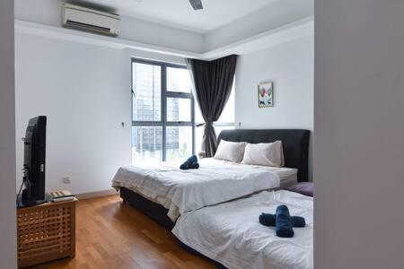 A Lux & Modern High Floor 3BR Apt at Bukit Bintang