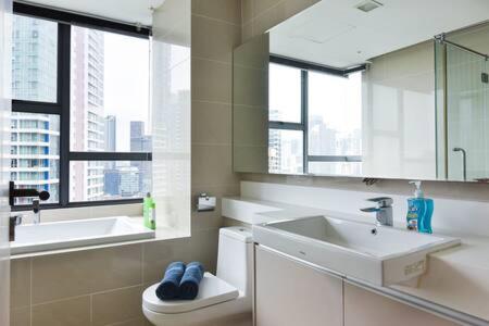 A Lux & Modern High Floor 3BR Apt at Bukit Bintang