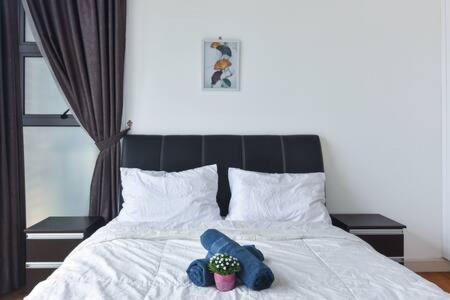 A Lux & Modern High Floor 3BR Apt at Bukit Bintang