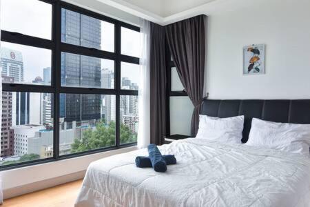 A Lux & Modern High Floor 3BR Apt at Bukit Bintang