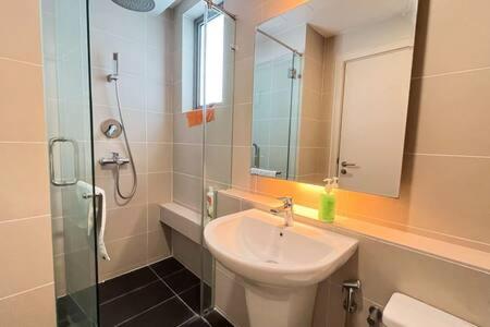 A Lux & Modern High Floor 3BR Apt at Bukit Bintang