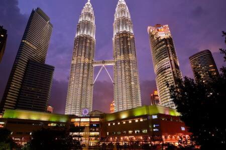 A Lux & Modern High Floor 3BR Apt at Bukit Bintang