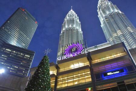 A Lux & Modern High Floor 3BR Apt at Bukit Bintang