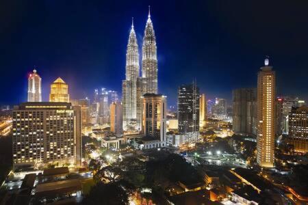 A Lux & Modern High Floor 3BR Apt at Bukit Bintang