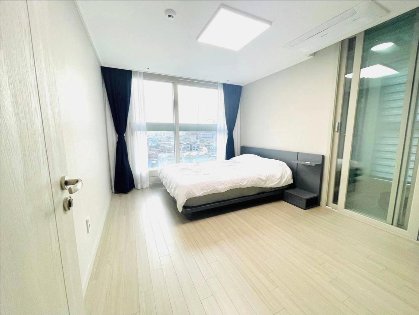 Super quiet Dry bath floor OLED TV Closet room
