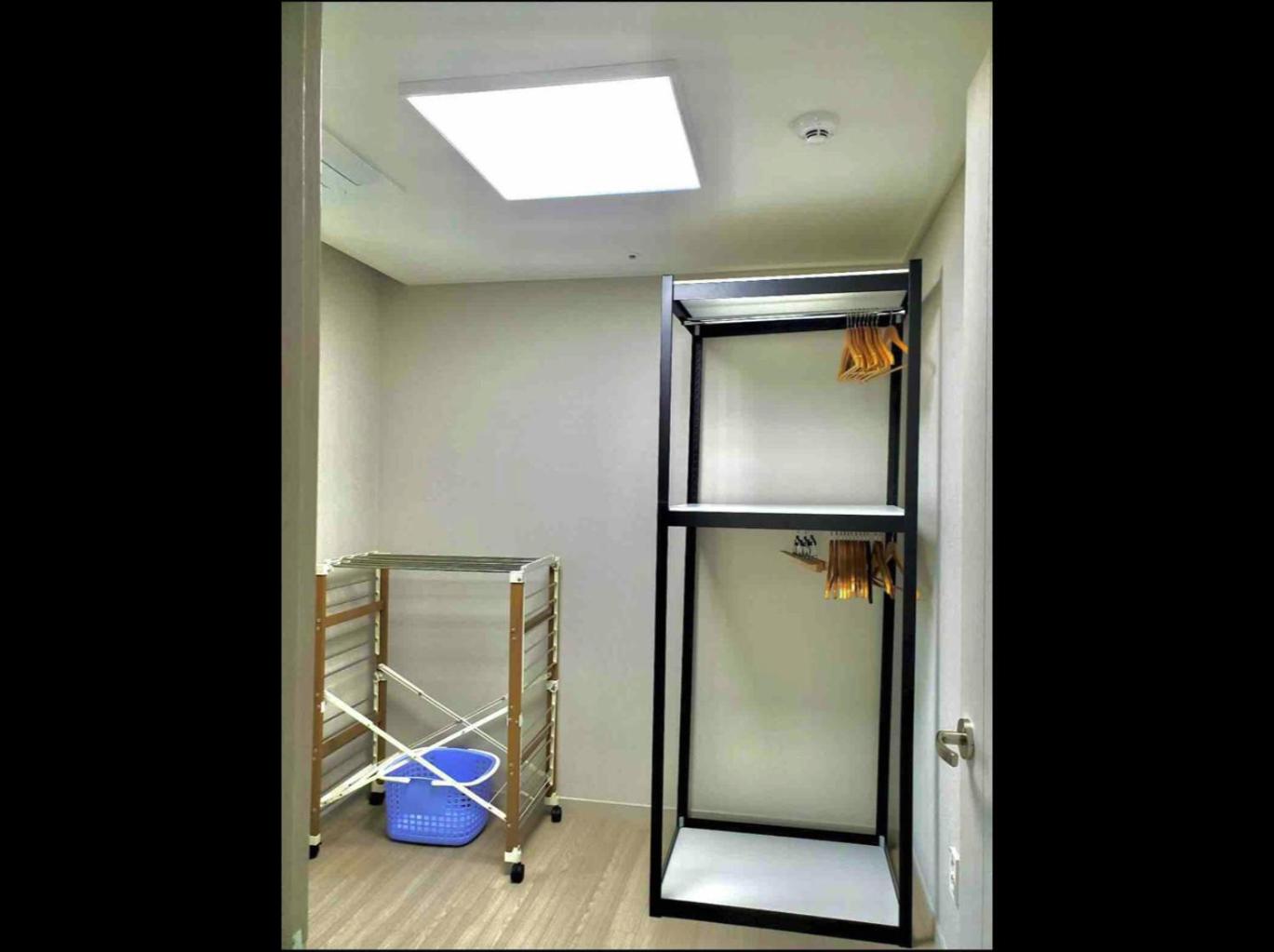Super quiet Dry bath floor OLED TV Closet room