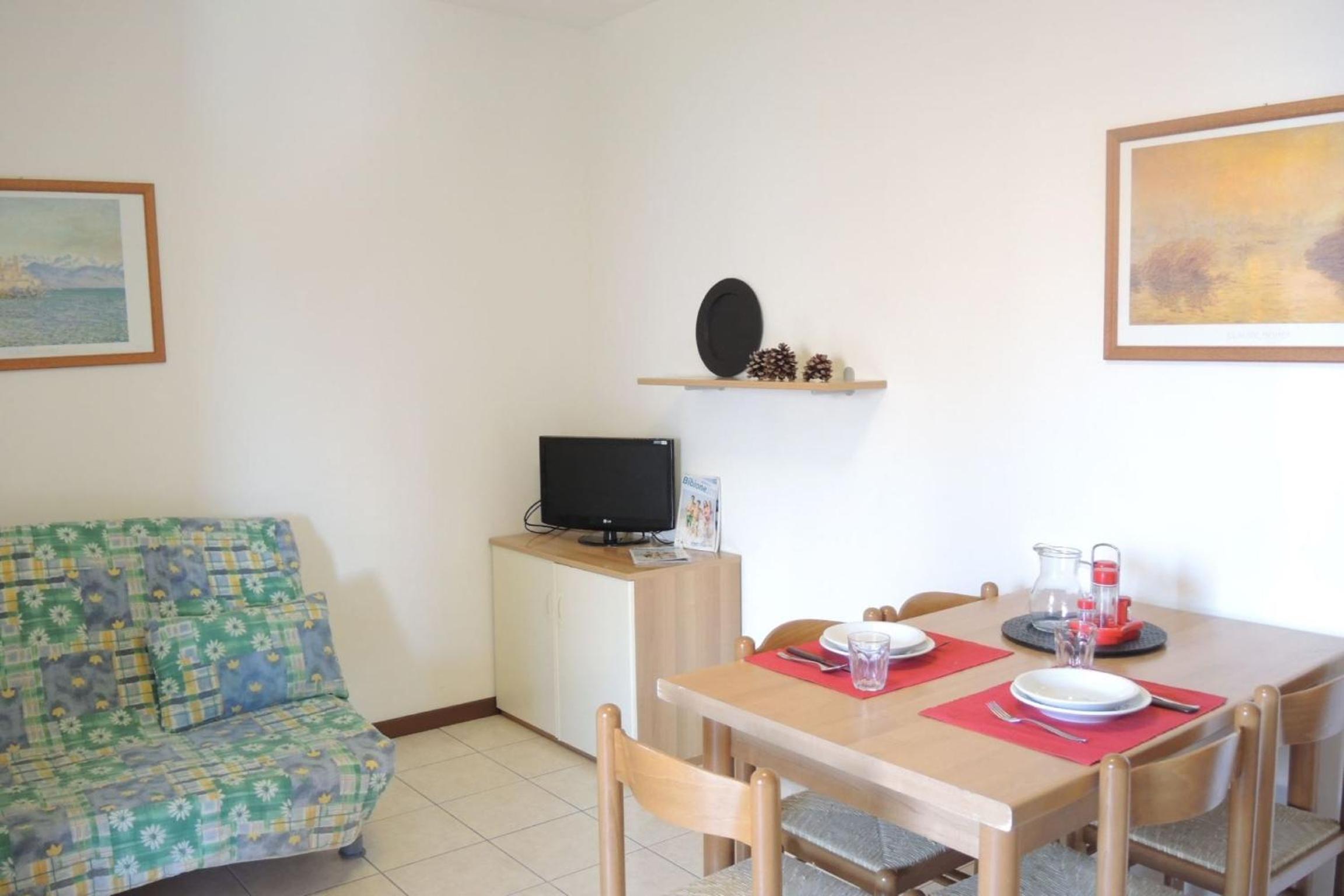 First floor apartment with pool photo 2