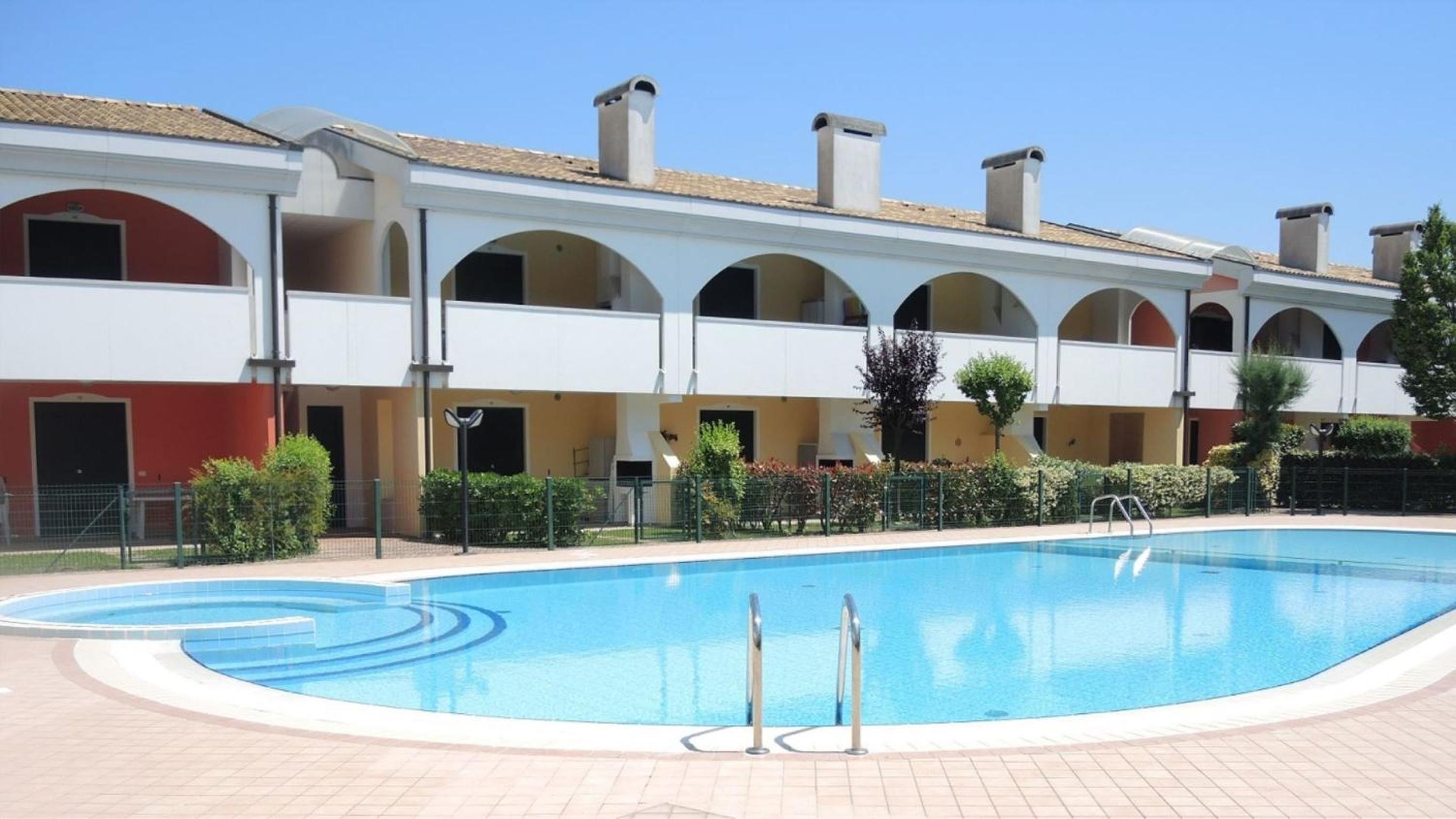 First floor apartment with pool photo 4