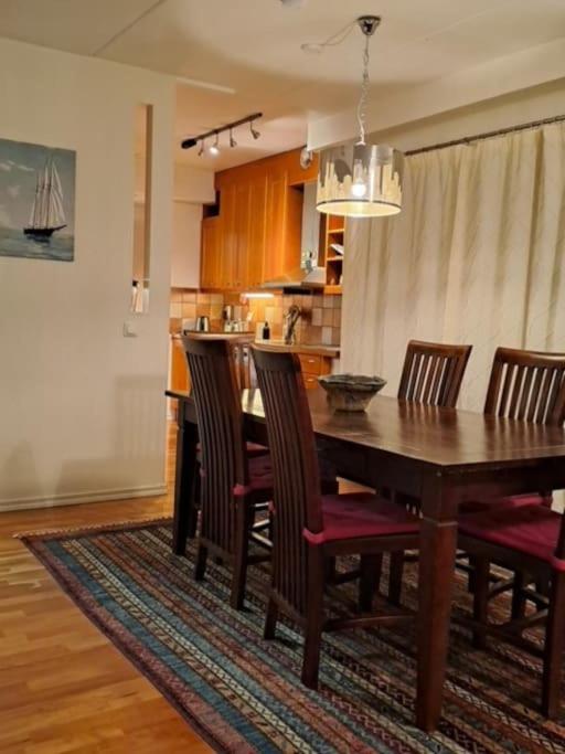 Central Cozy 2BDR Getaway Sauna Free Park + Wi-Fi view 4
