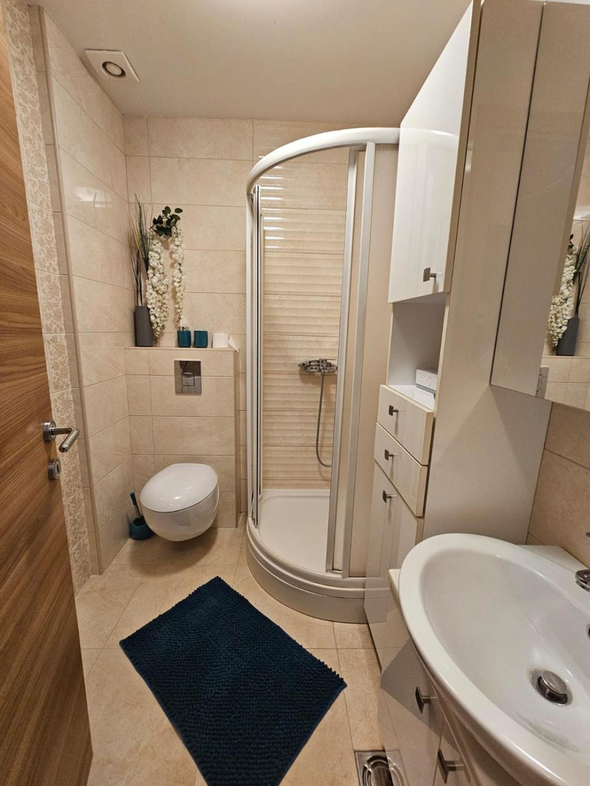 AGAPE Apartment