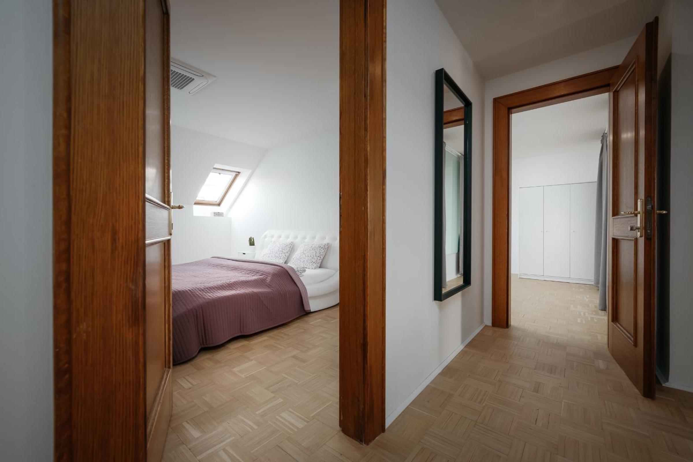 DOT 3BR Apt with Stunning Views, Parking & AC by EasyBNB Premium