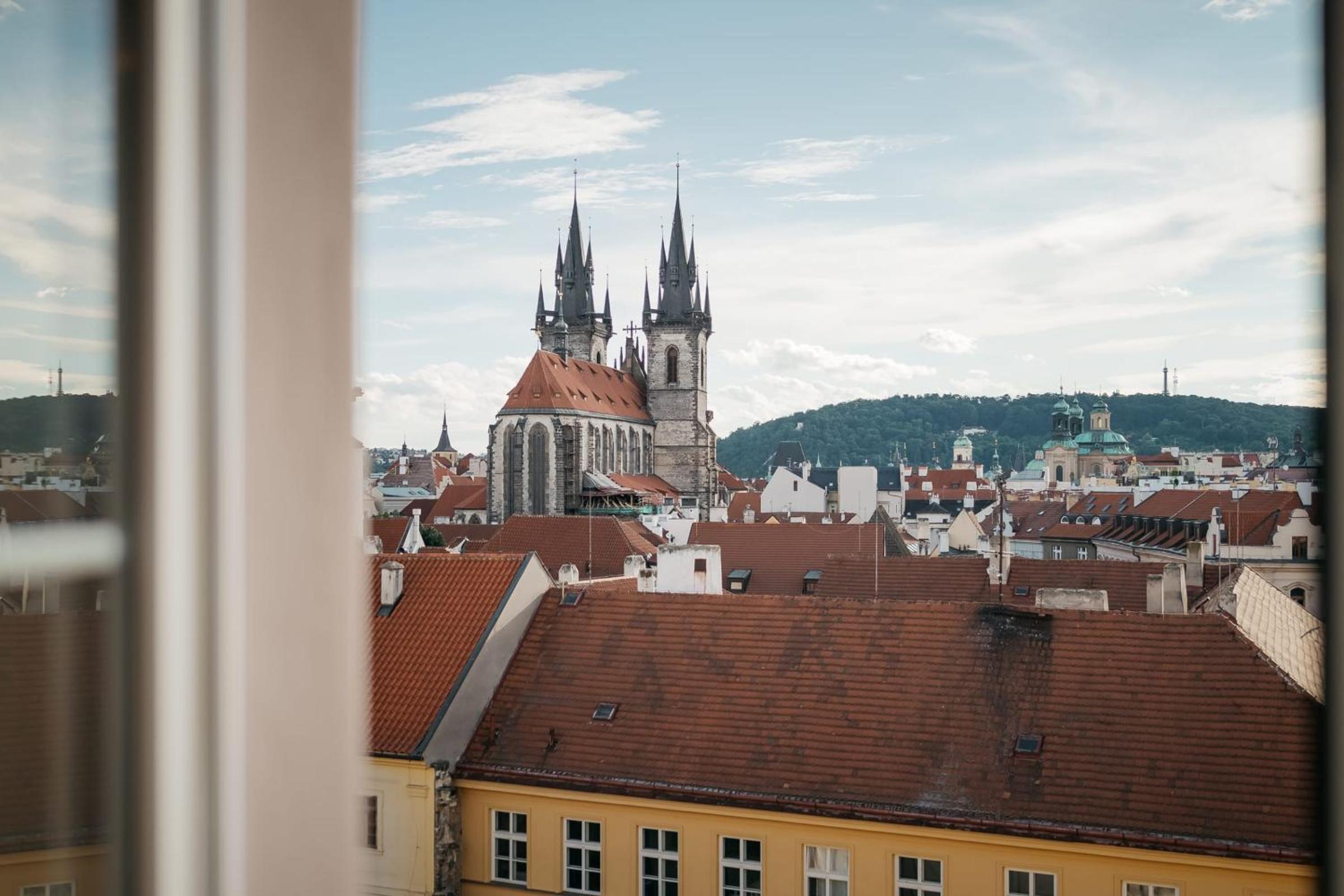 DOT 3BR Apt with Stunning Views, Parking & AC by EasyBNB Premium