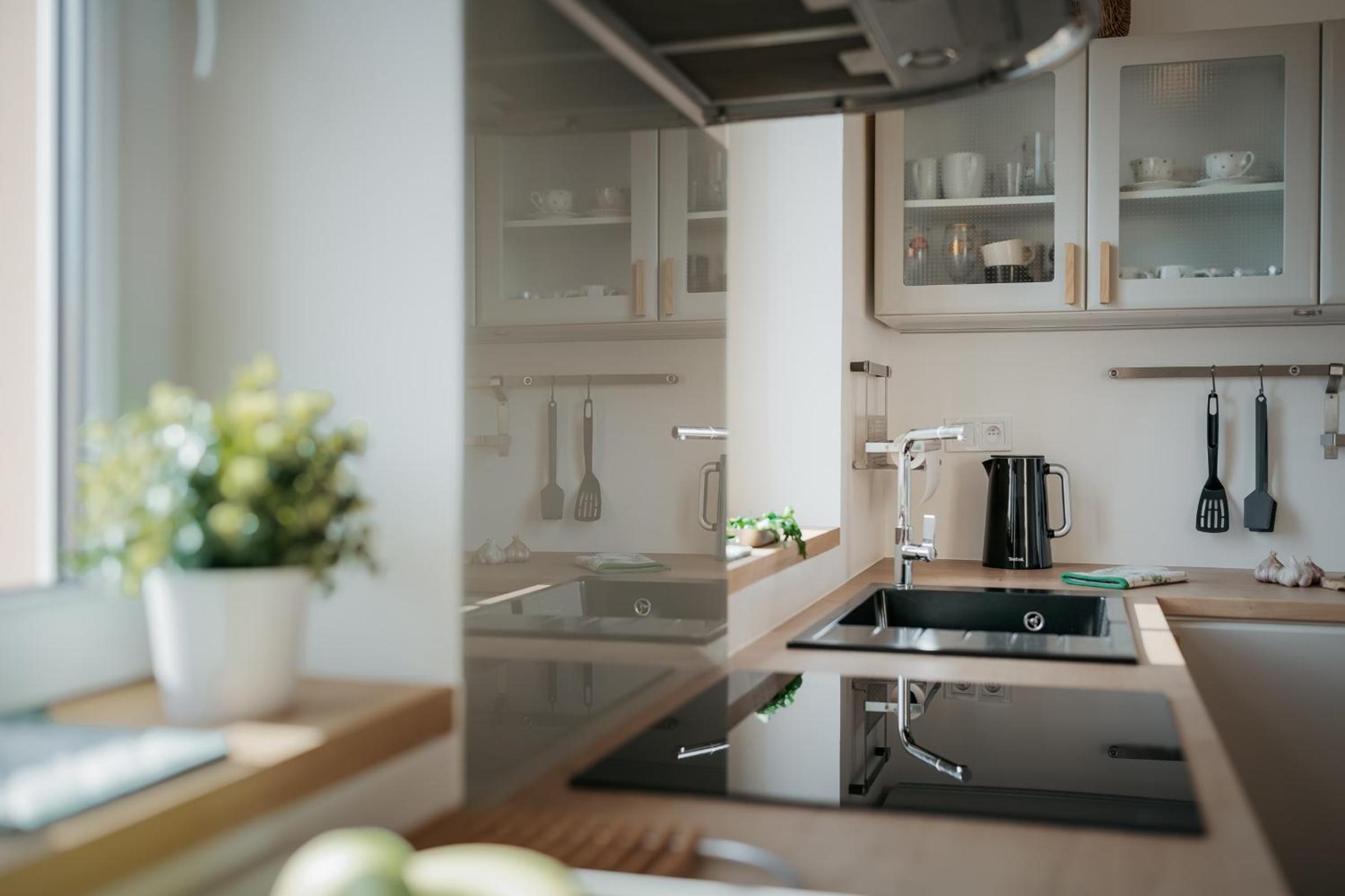 DOT 3BR Apt with Stunning Views, Parking & AC by EasyBNB Premium