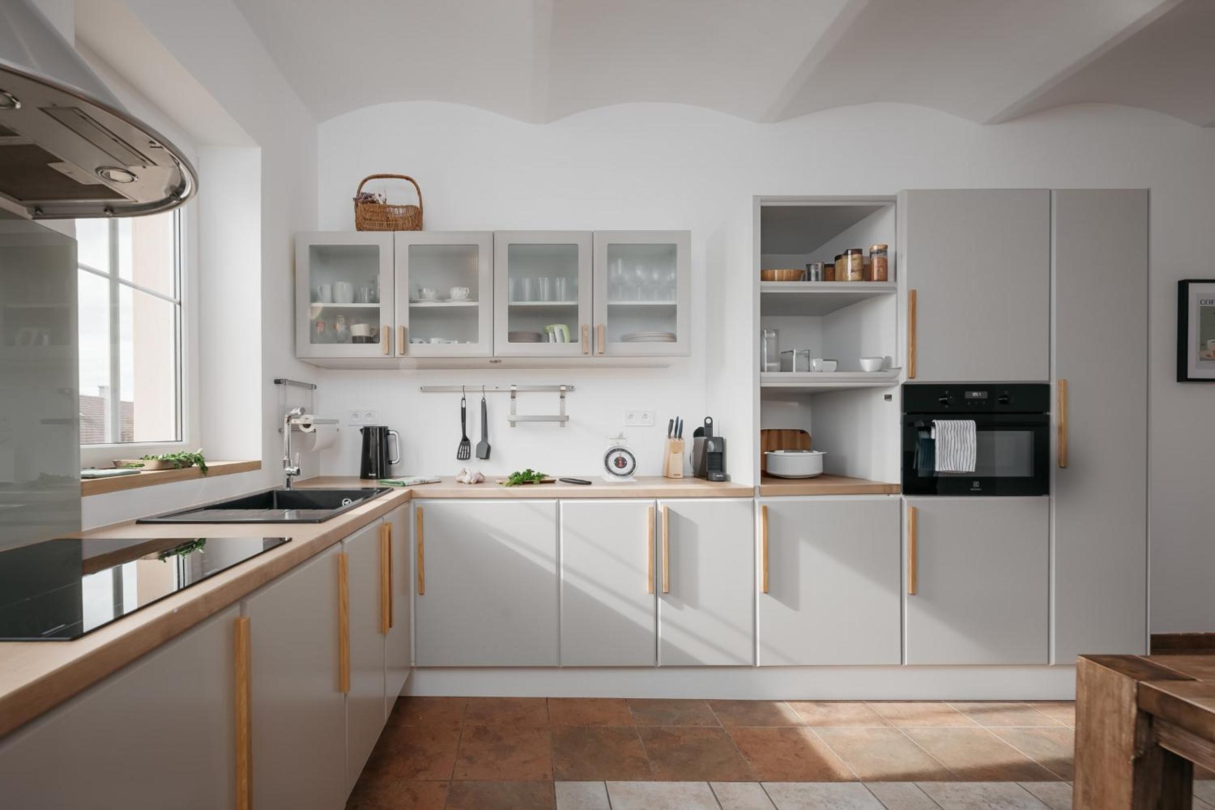 DOT 3BR Apt with Stunning Views, Parking & AC by EasyBNB Premium