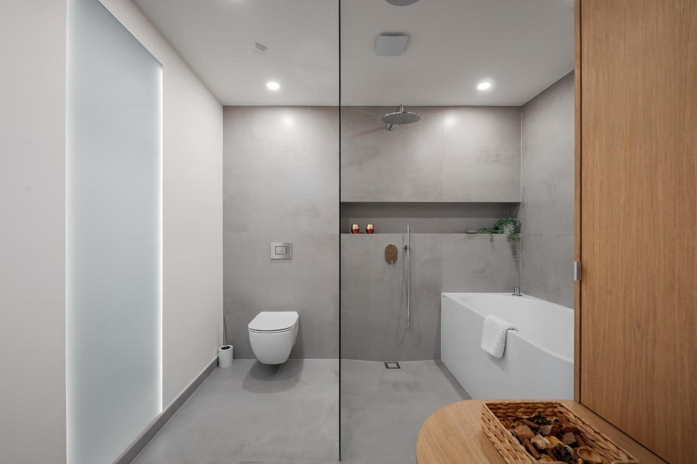 DOT 3BR Apt with Stunning Views, Parking & AC by EasyBNB Premium