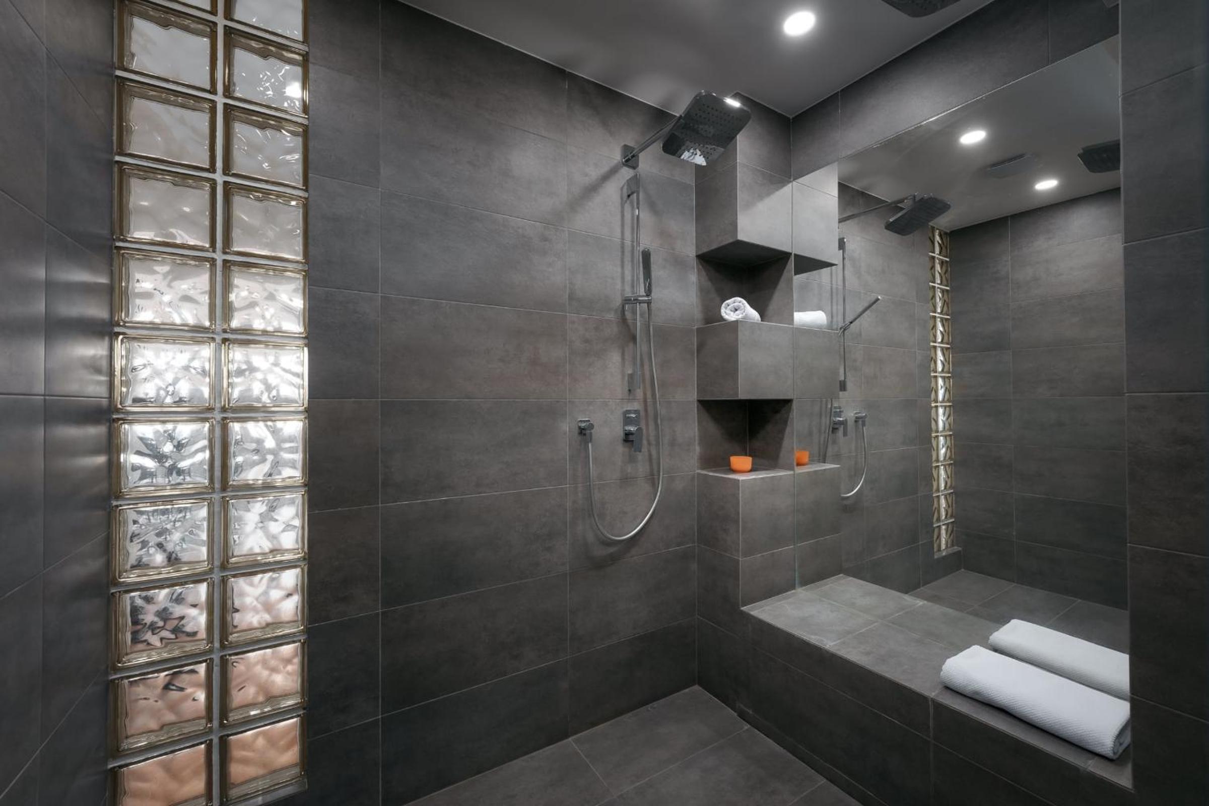 DOT 3BR Apt with Stunning Views, Parking & AC by EasyBNB Premium