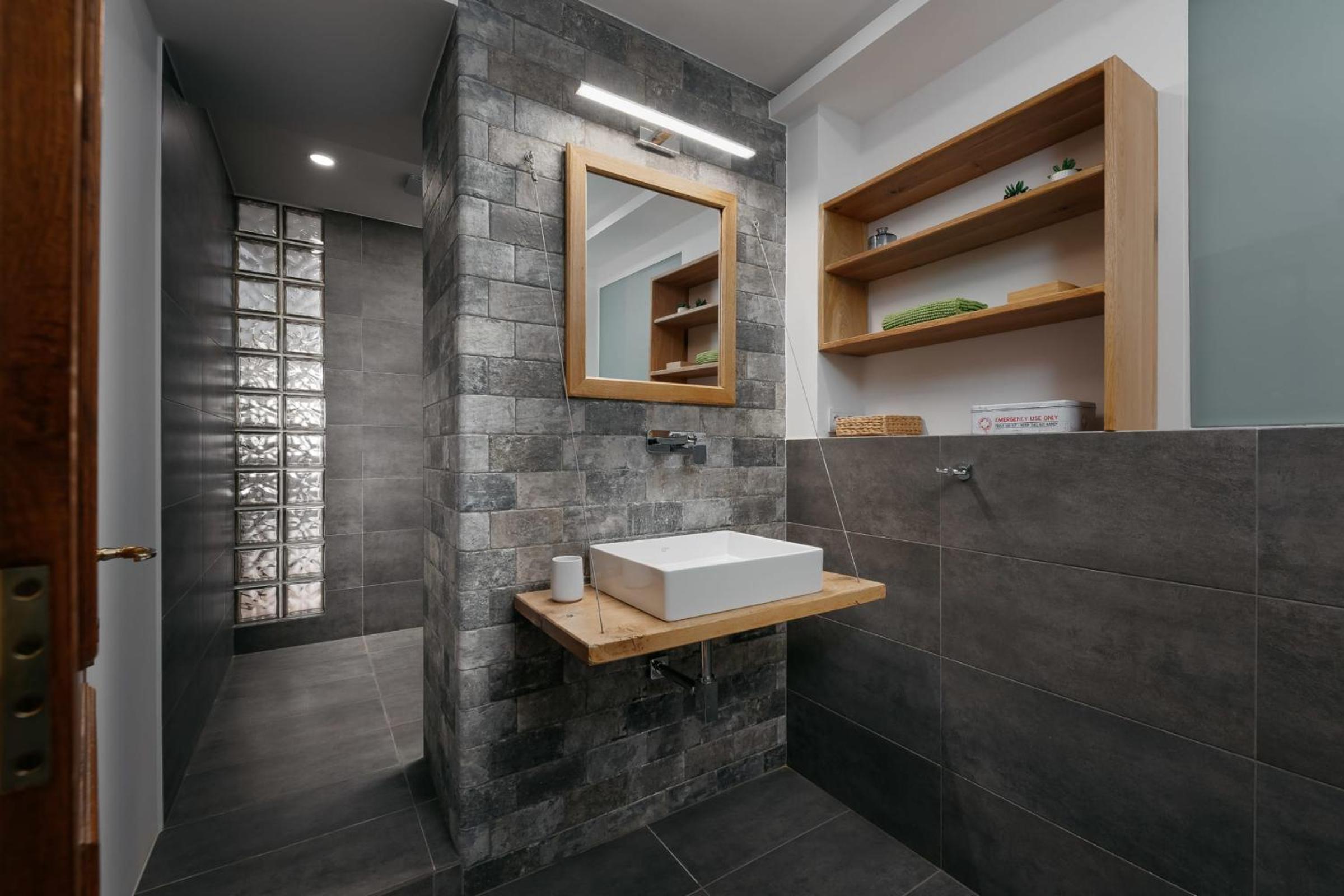 DOT 3BR Apt with Stunning Views, Parking & AC by EasyBNB Premium
