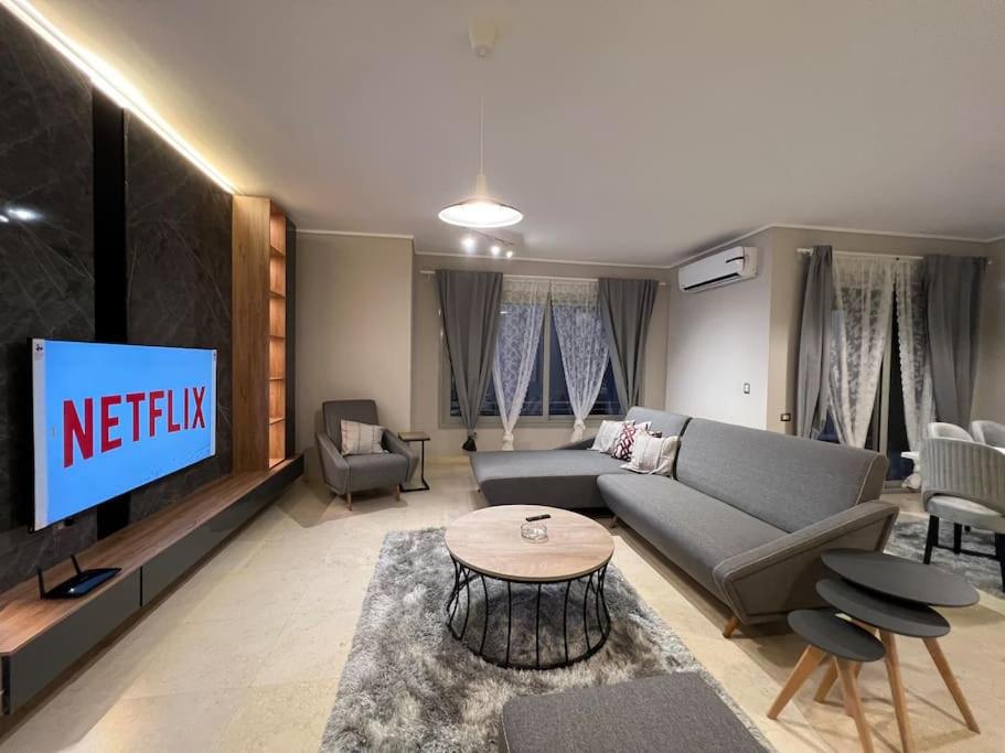 Modern 3BR Hotel Apartment