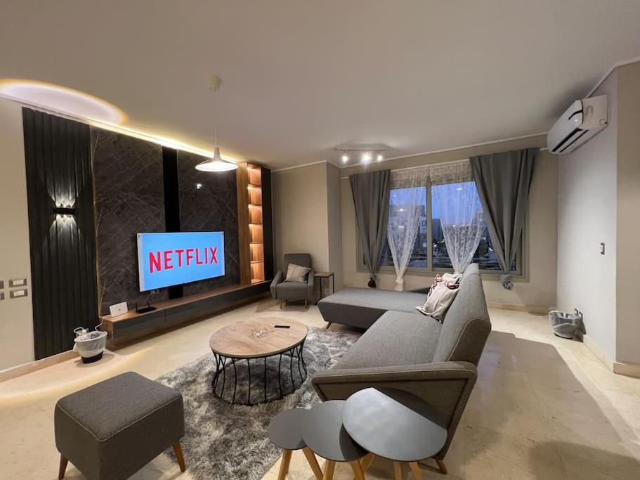 Modern 3BR Hotel Apartment