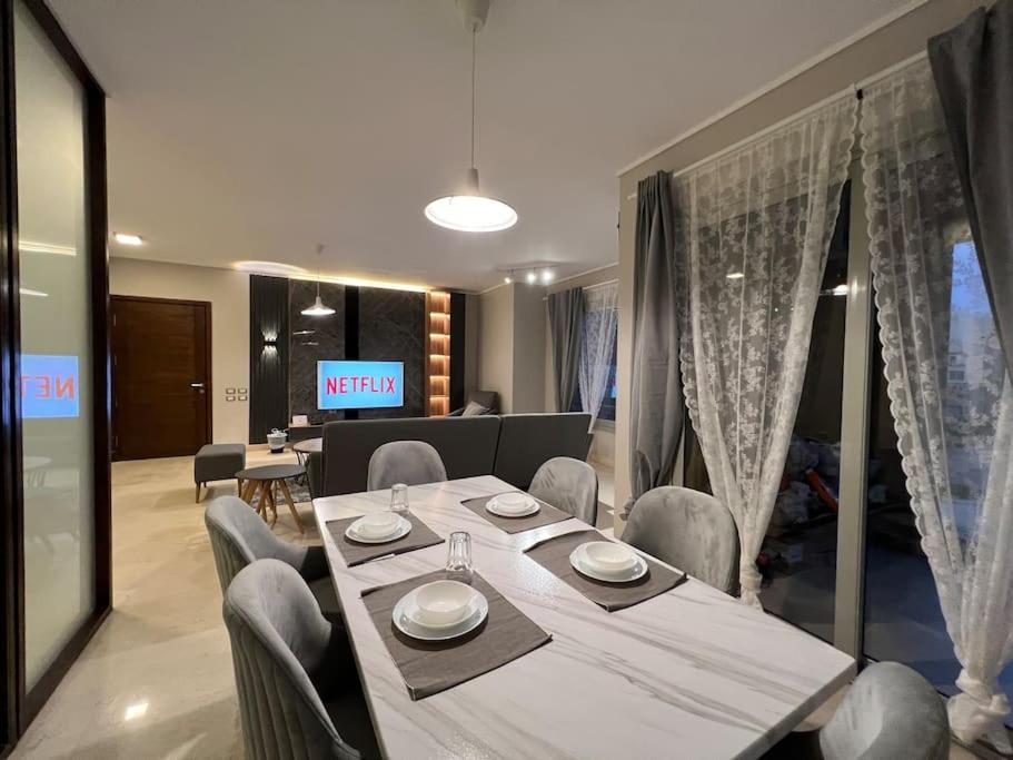 Modern 3BR Hotel Apartment