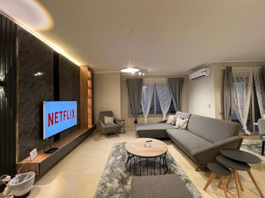 Modern 3BR Hotel Apartment