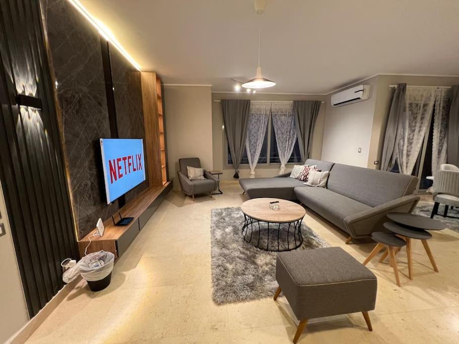 Modern 3BR Hotel Apartment