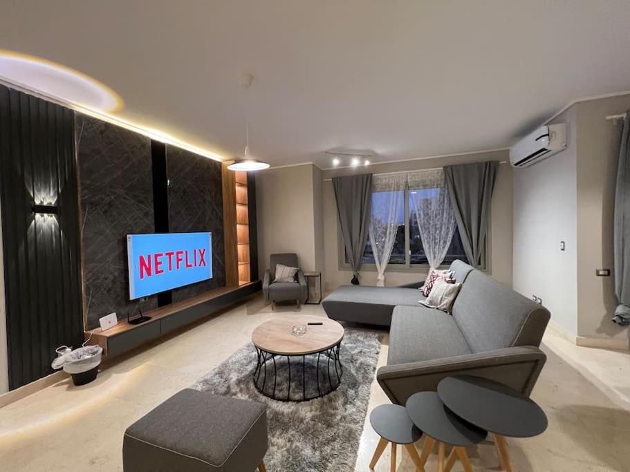 Modern 3BR Hotel Apartment