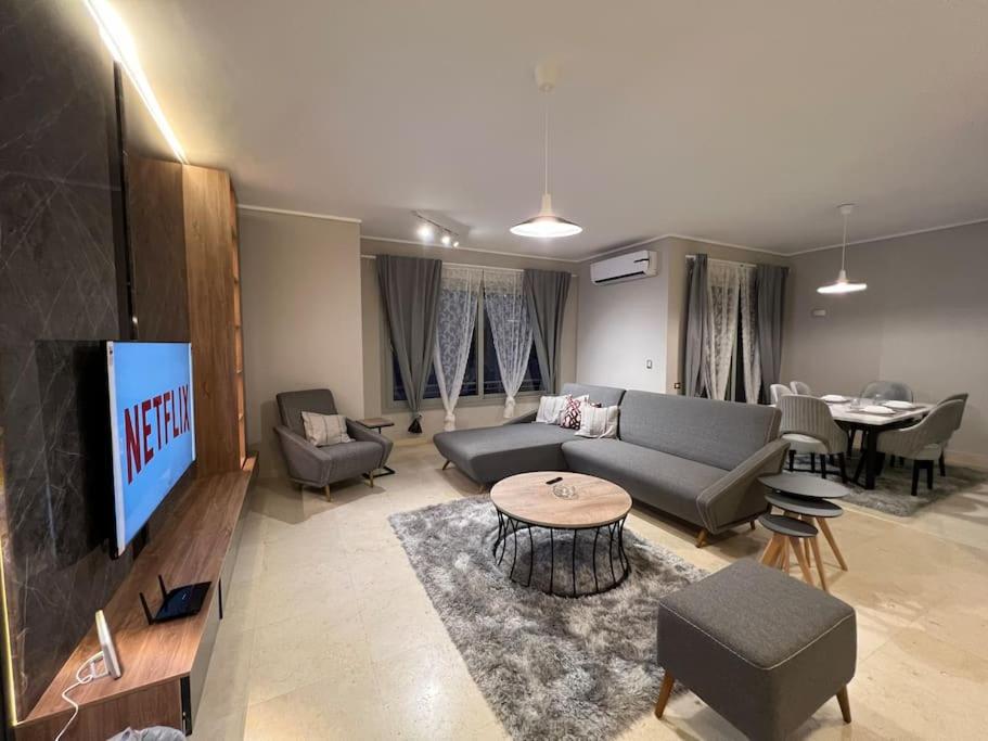 Modern 3BR Hotel Apartment