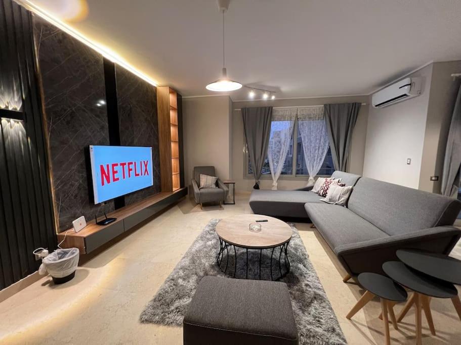 Modern 3BR Hotel Apartment