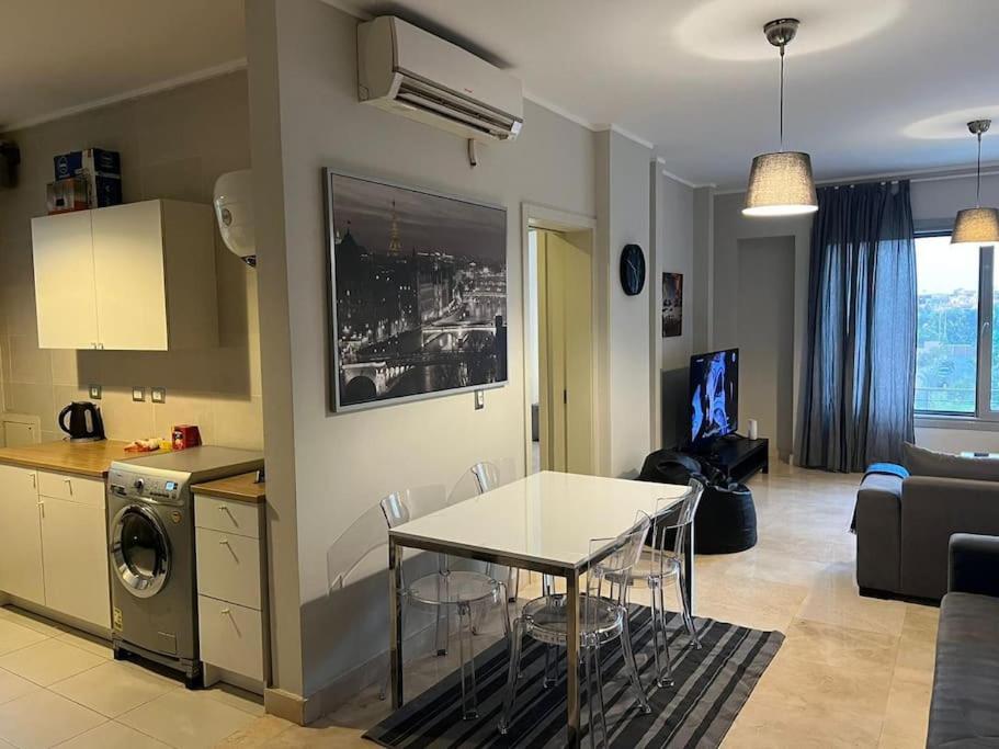 Modern 3BR Hotel Apartment