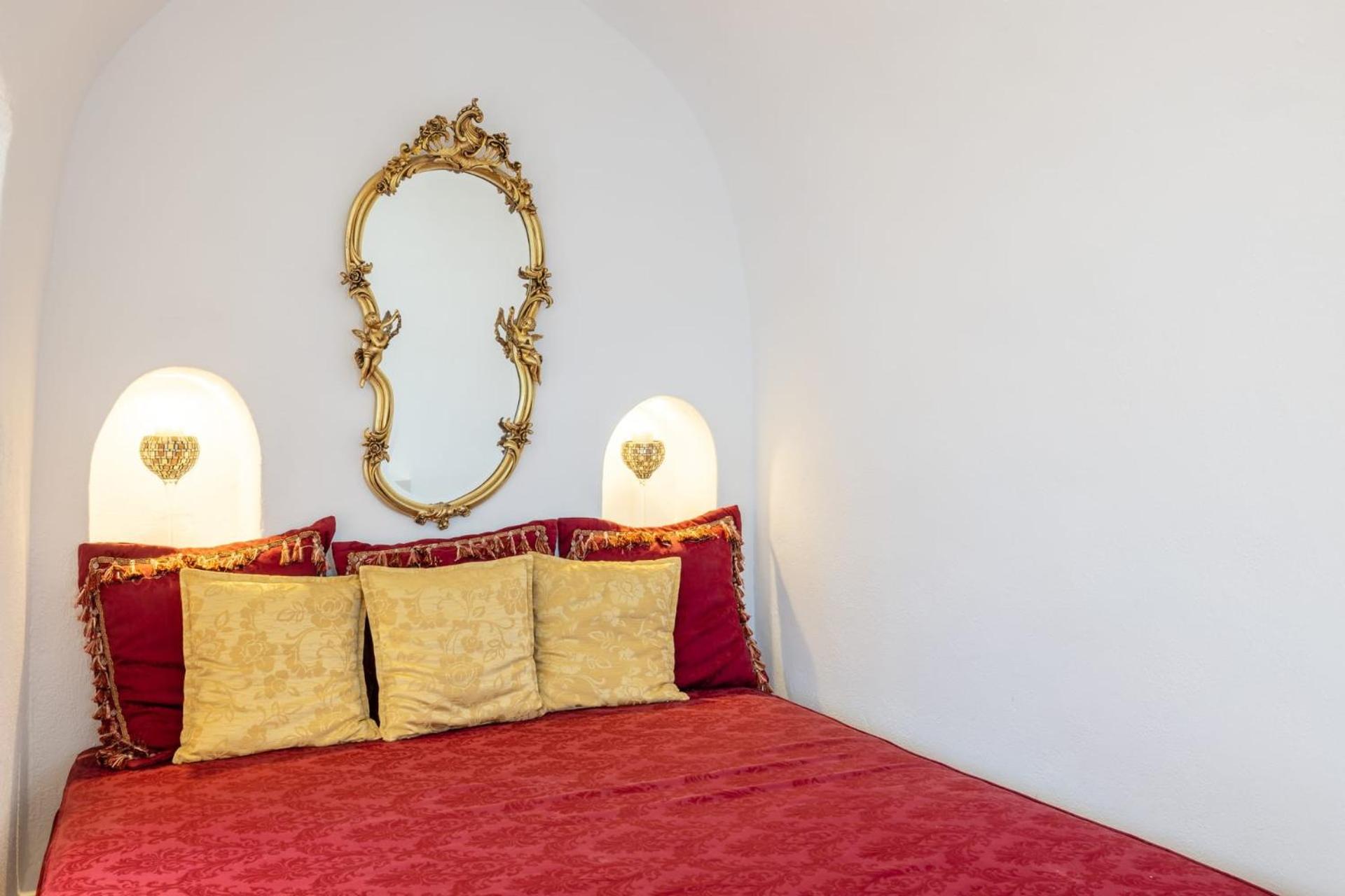 Elegant Santorini Villa - 1 Bedroom - Villa Kudrow - Private Jacuzzi and Astounding Caldera Sea Views - Fira photo 2