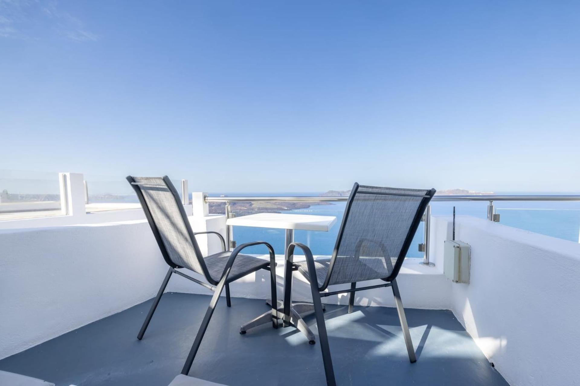 Elegant Santorini Villa - 1 Bedroom - Villa Kudrow - Private Jacuzzi and Astounding Caldera Sea Views - Fira photo 4