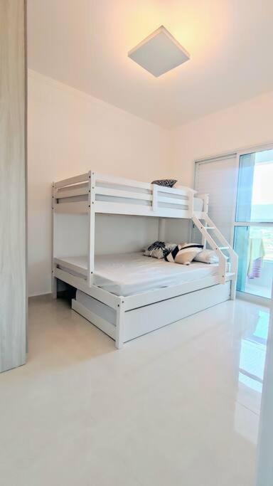 Apto NOVO pé na areia 2dorm pé na areia