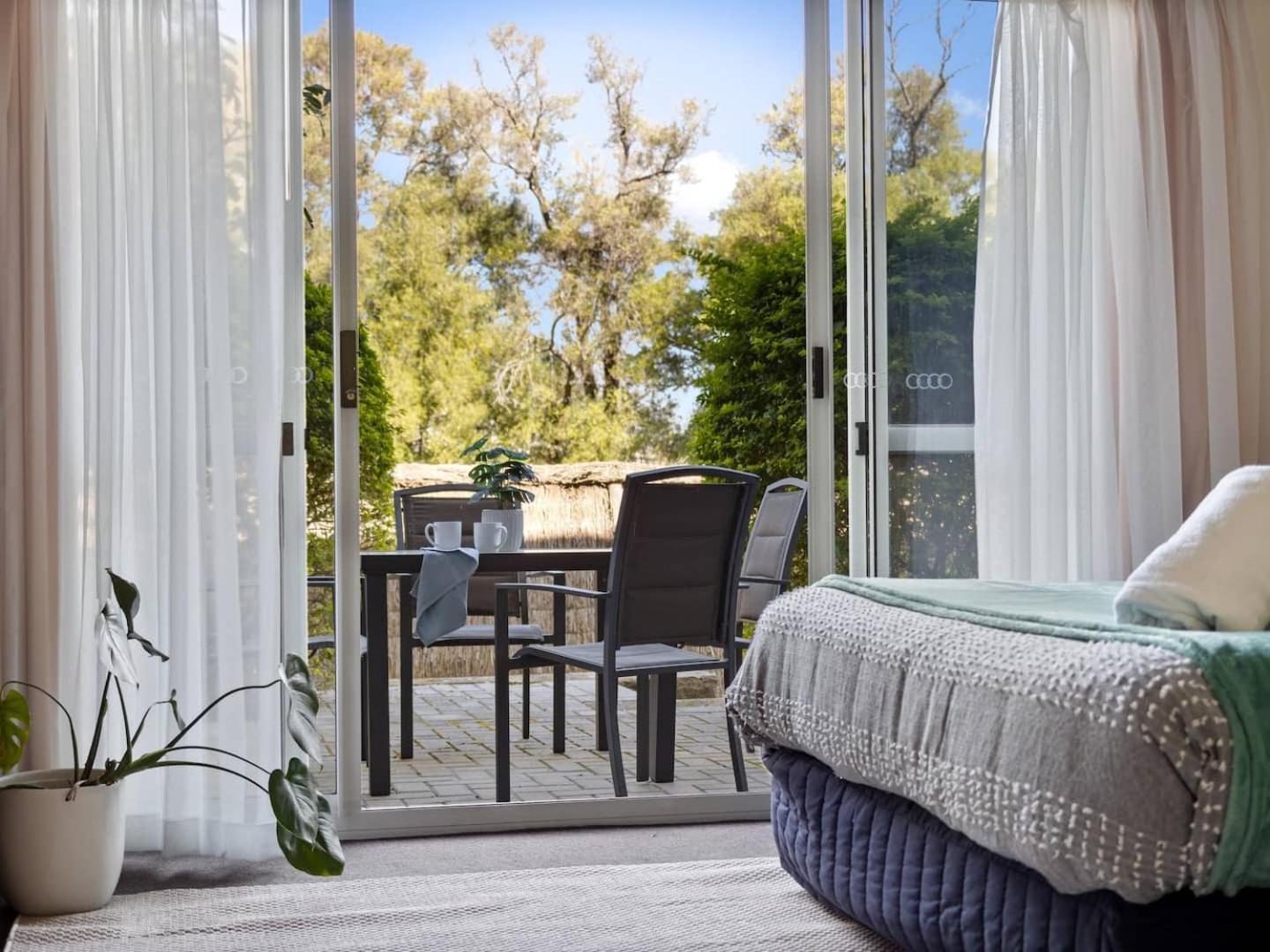Cosy Studio- Courtyard- Central-pool