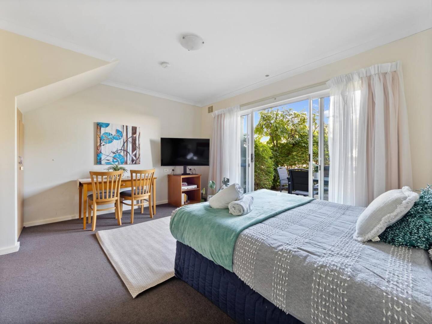 Cosy Studio- Courtyard- Central-pool