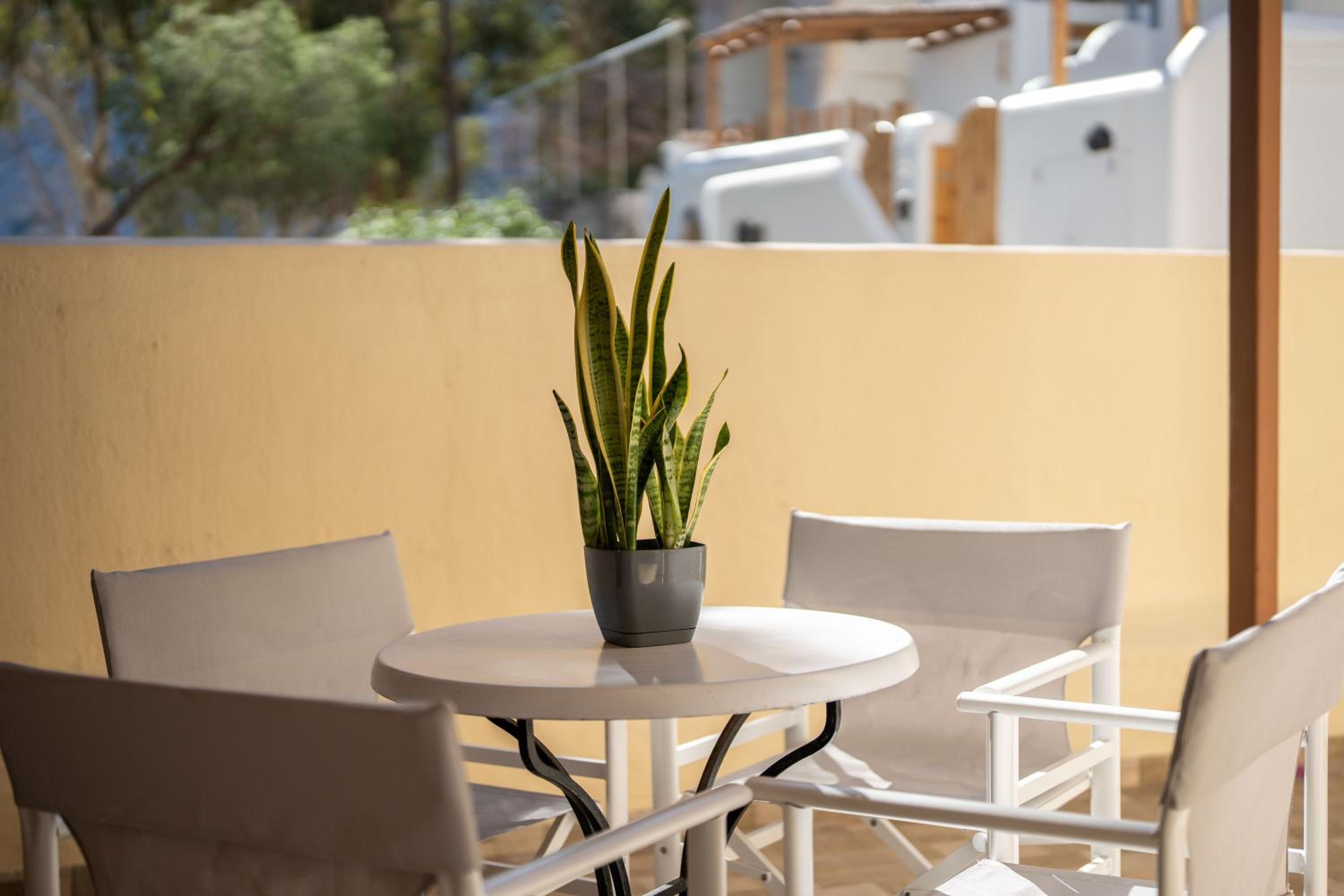 Plethora Homes en Kamari — balance & terrace