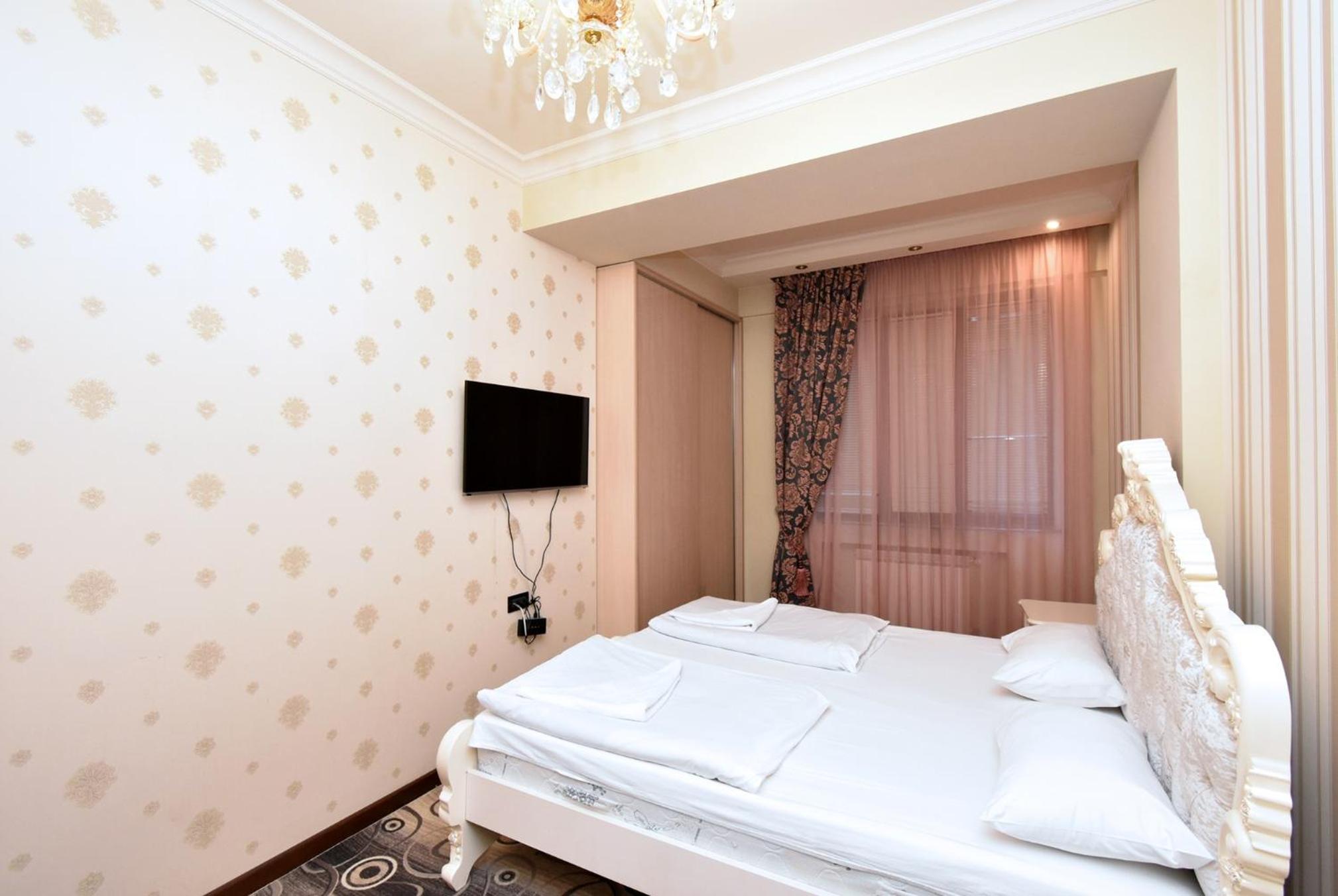 2 Bedrooms Luxury Apartment Near Republic Square