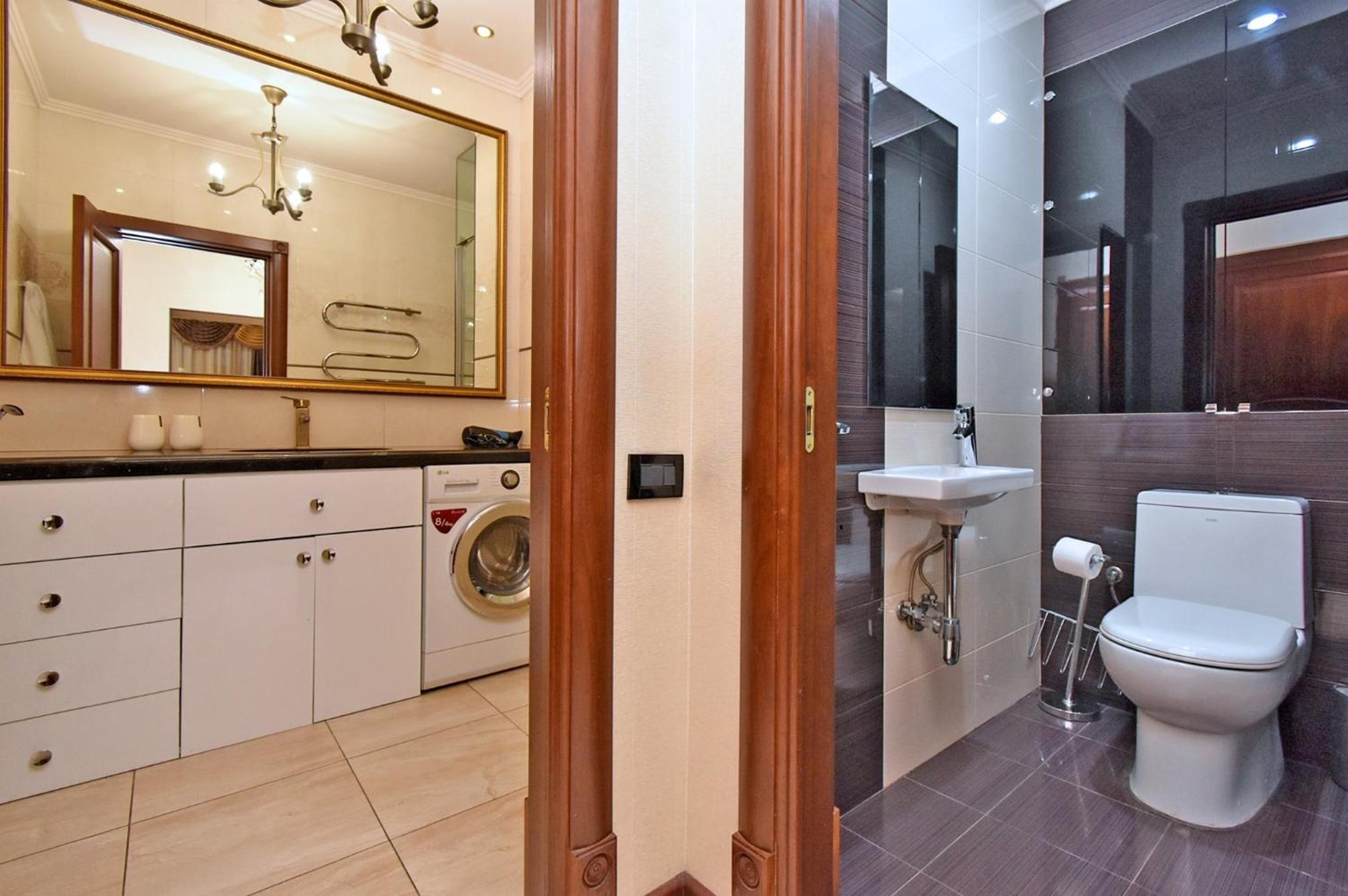 2 Bedrooms Luxury Apartment Near Republic Square