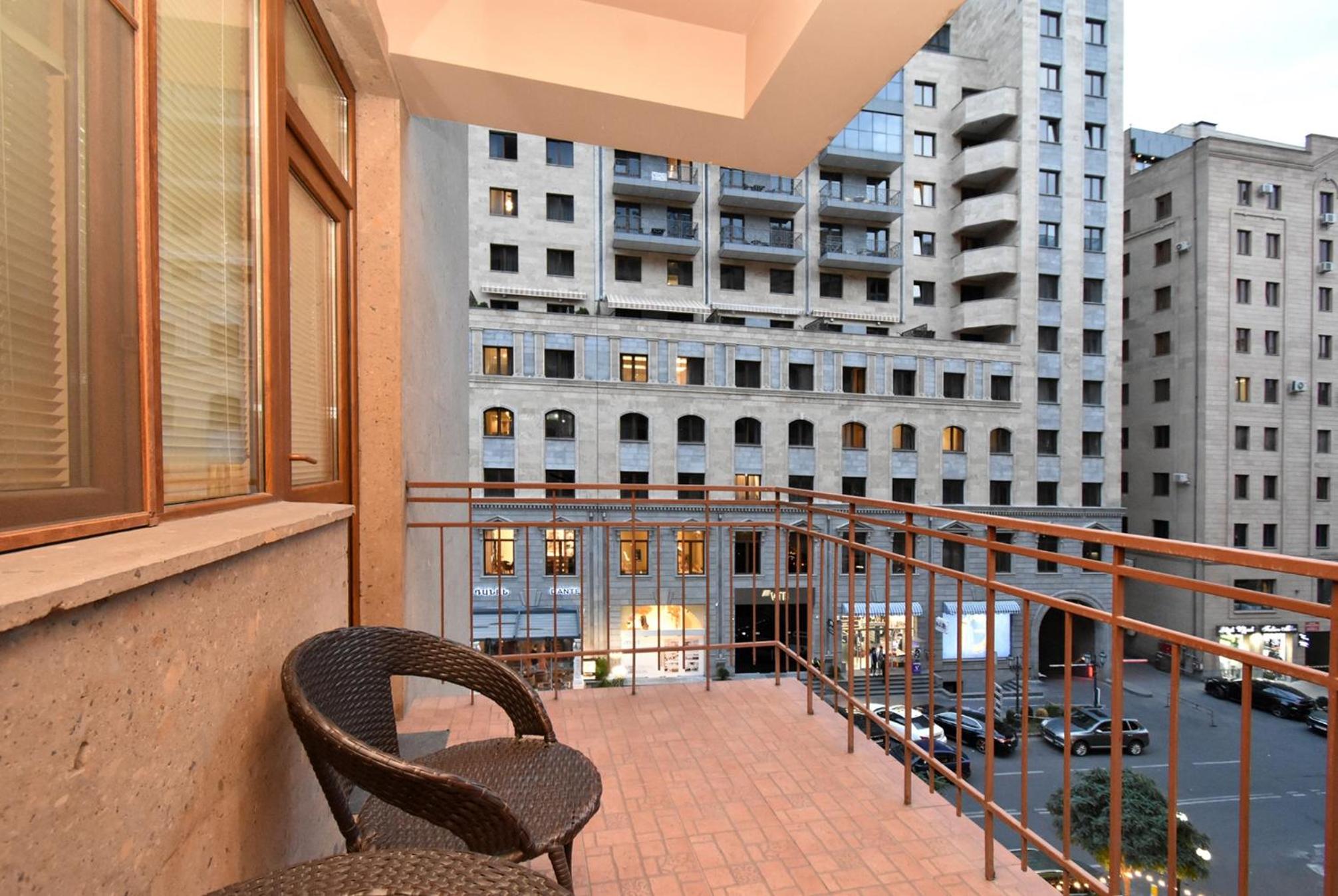 2 Bedrooms Luxury Apartment Near Republic Square