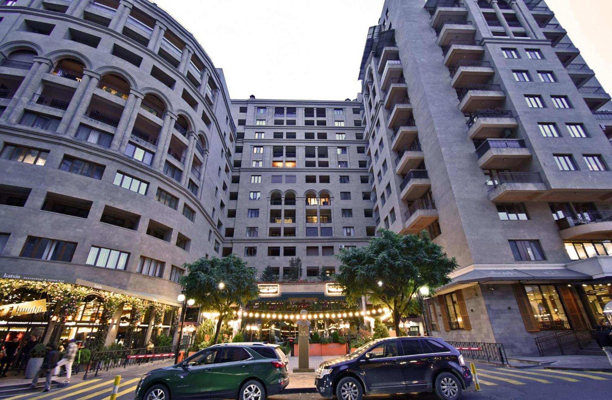 2 Bedrooms Luxury Apartment Near Republic Square