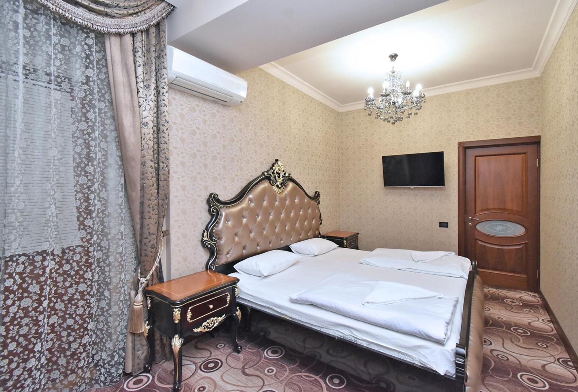 2 Bedrooms Luxury Apartment Near Republic Square