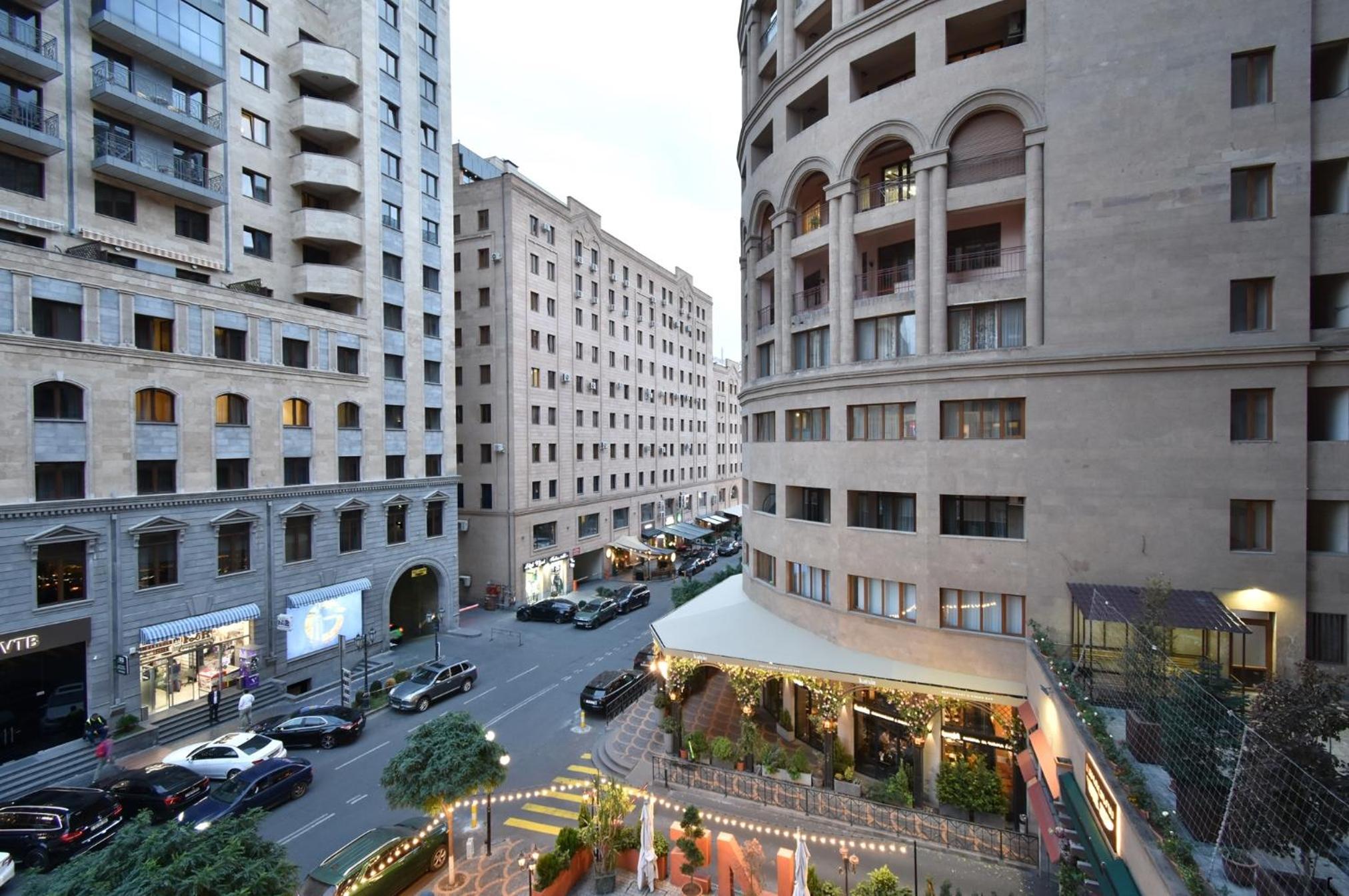 2 Bedrooms Luxury Apartment Near Republic Square