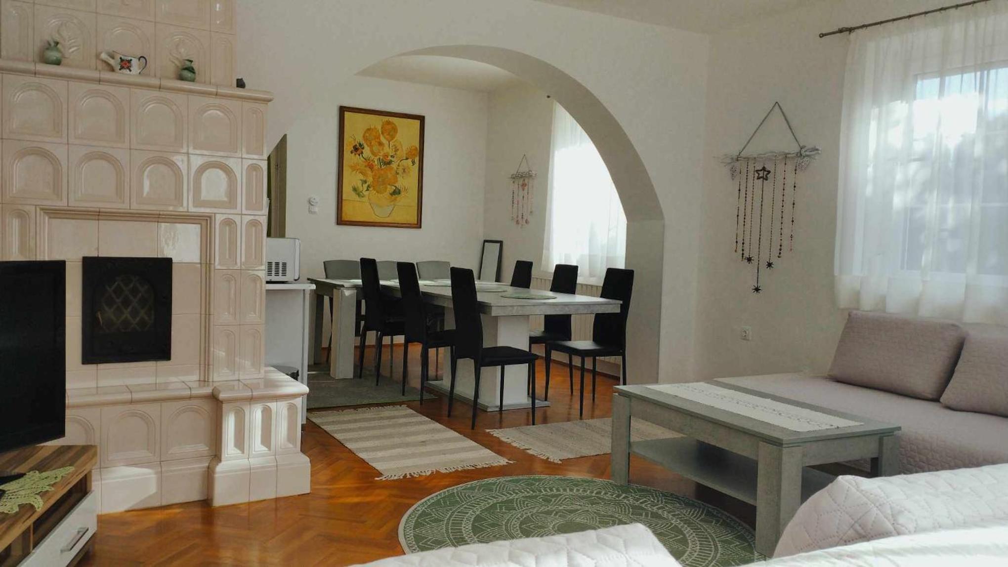 Viola Apartmanház view 2