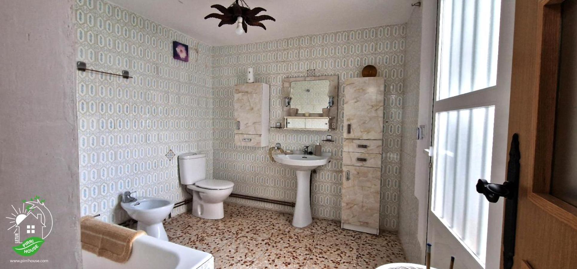 Pirri House Letur