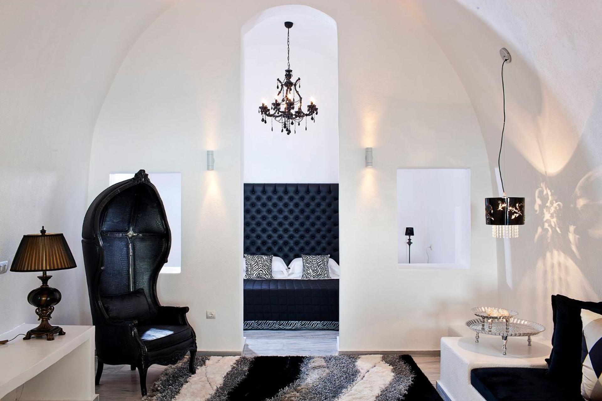 Venetian-Style Santorini Villa - 1 Bedroom - Villa Astroglia - Beautiful Caldera Sea Views and Private Jacuzzi - Fira photo 3