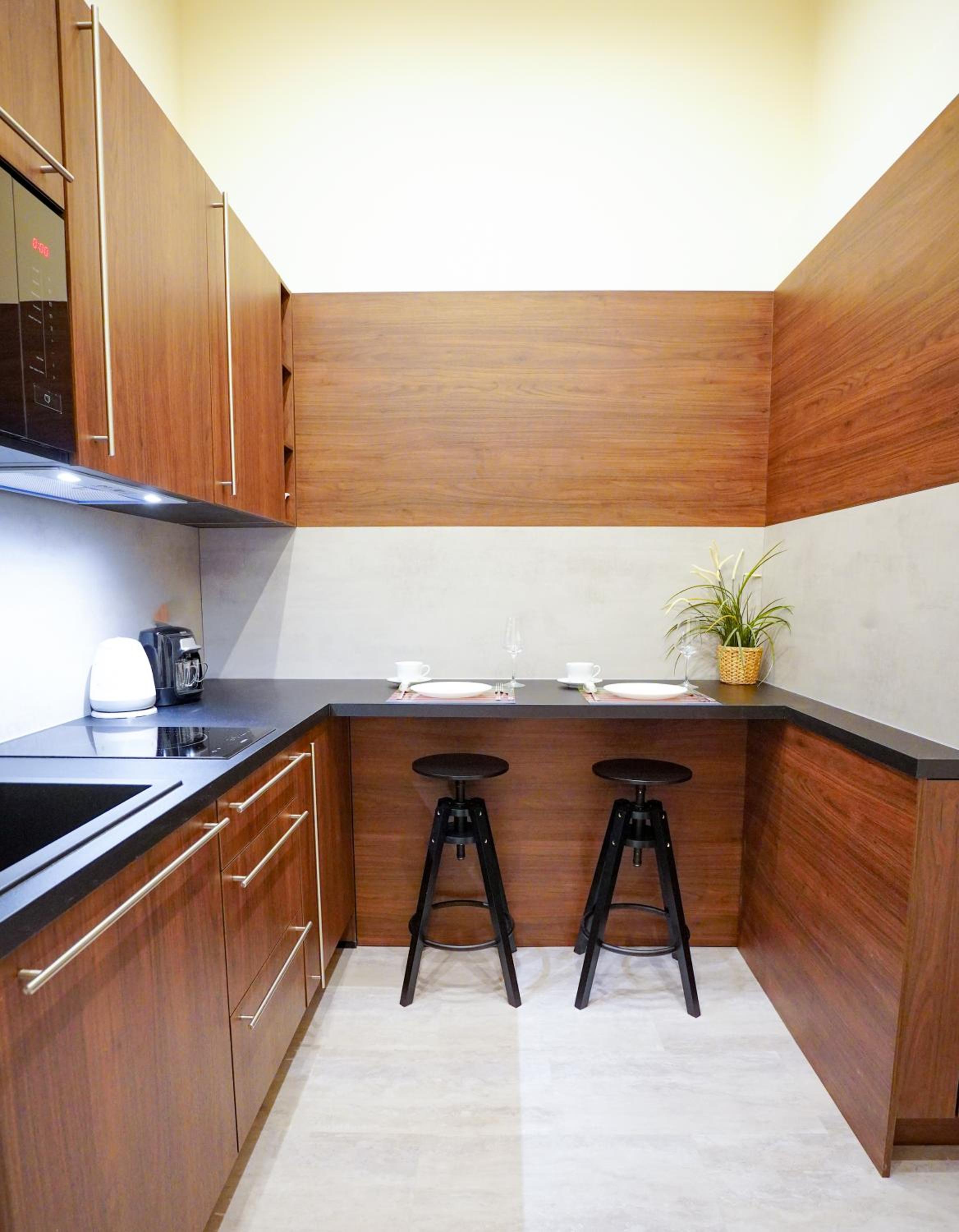 Elegant & Stylish Center Apartments!