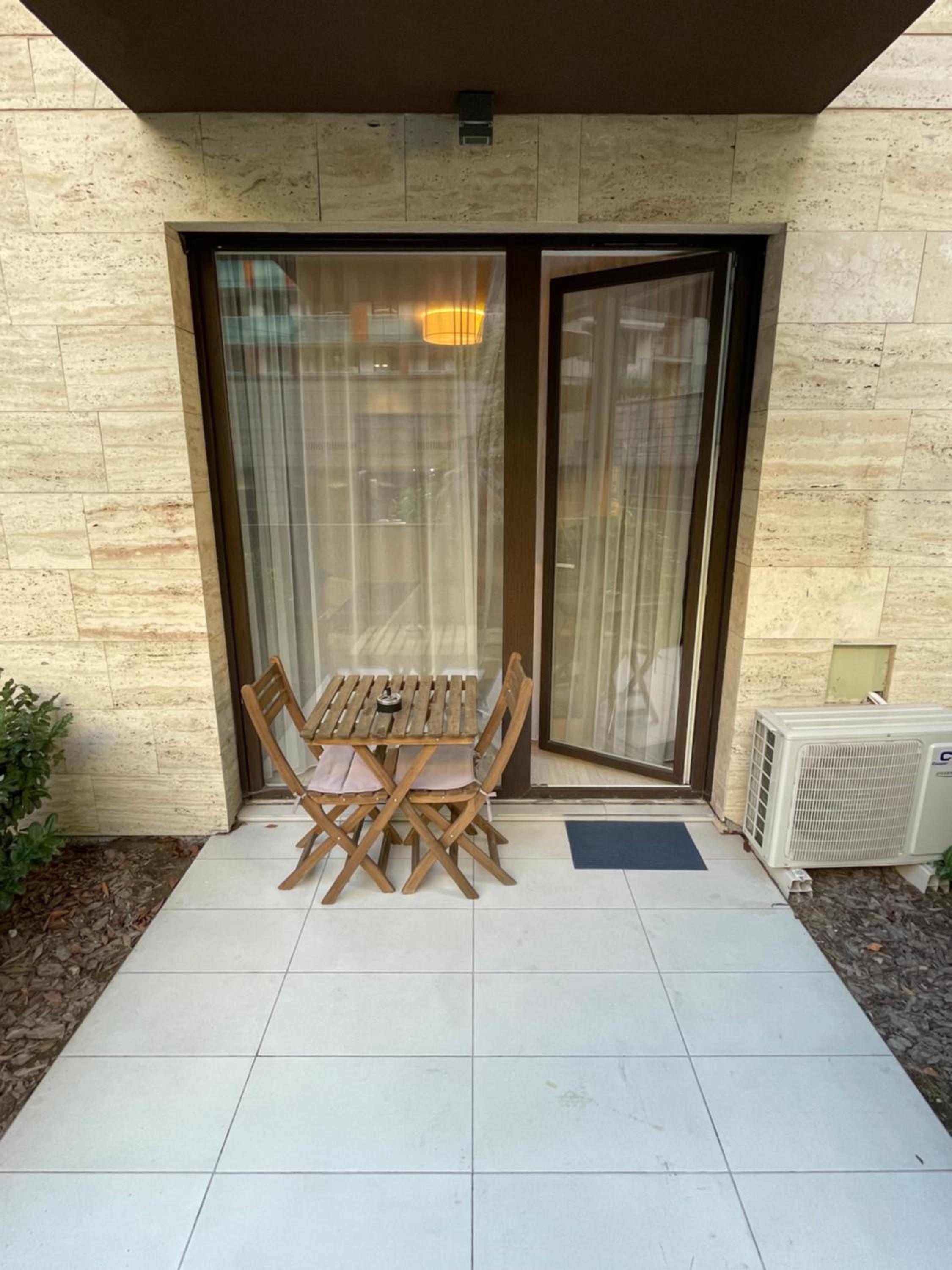 Bright Harmony Apartment close to downtown view 5